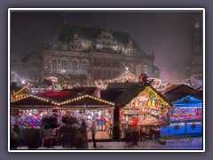 Weihnachtsmarkt im Nebel
