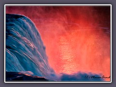 Niagara - Wasserfälle im Lichterschein