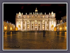 Rom - Petersdom bei Nacht