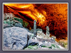 Stalagtiten und Stalaganiten