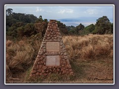 Grab und Gedenkstätte auf dem Kraterrand für die Grzimeks