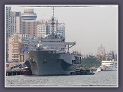 Flottenbesuch vor dem Ocean Hotel - USS Blue Ridge
