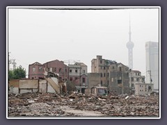 Ruinen vor Pudongs Glitzerfassaden