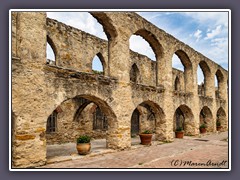 San Antonio - Gewölbe der Außenfassade der Kirche