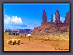 Three Sisters - Mitten durchs Valley geht die Grenze zwischen Utah und Arizona.