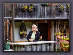 Lederhosenwirtin Karin führt die private Petodnig Hütte