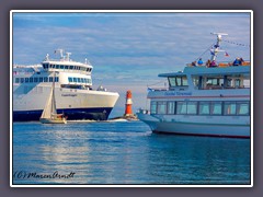 Schiffsverkehr und Leuchtfeuer auf der Ostmole