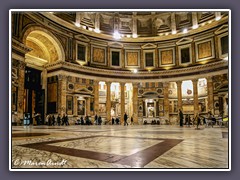 Pantheon - einst den römischen Göttern geweiht - heute eine katholische Kirche